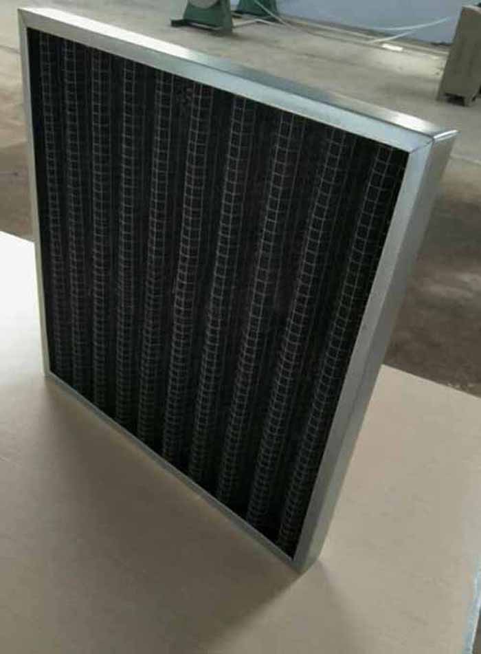 折疊式活性炭過濾器鋁型材外框，也可選用鍍鋅外框及不銹鋼，厚度為：21mm,25mm,46mm，50mm等其他多種厚度。