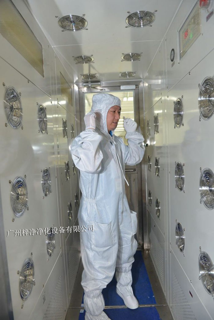 風淋室是一種用于去除人員、物料表面塵埃的凈化設備